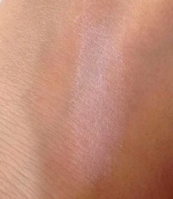 Makeup Revolution - The One Blush Stick - Dream -Cosmeticawinkel 1042x1200 3