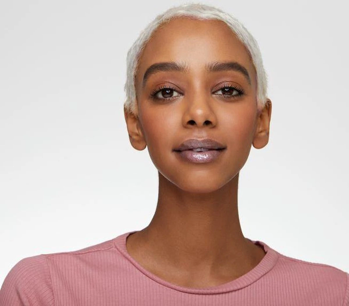 Essence Extreme Shine Volume Lipgloss 5 Ml 101 Milky Way 7 Essence Extreme Shine Volume Lipgloss 5 Ml 101 Milky Way - Afbeelding 5