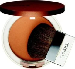 Clinique - True Bronze Pressed Powder Bronzer, #2 Sunkissed - -Cosmeticawinkel 1200x1113 1