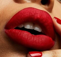 MAC RETRO MATTE LIQUID LIPSTICK - FEELS SO GRAND -Cosmeticawinkel 1200x1125 1