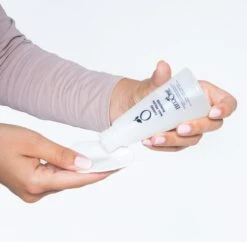 Herome Nagellakremover Nagellakverwijderaar - Nagelverzorging - Caring Nail Polish Remover - Acetonvrij - 120ml 17 Herome Nagellakremover Nagellakverwijderaar - Nagelverzorging - Caring Nail Polish Remover - Acetonvrij - 120ml -Cosmeticawinkel 1200x1175 2