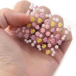 GUAPÀ® Nail Art Stickers 30 Vellen | Zelfklevende Nagelstickers & Nageldecoratie | Diverse Vormen | Nail Art Bloemen | Nail Art Hartjes | Nagel Sjablonen -Cosmeticawinkel 1200x1190 4