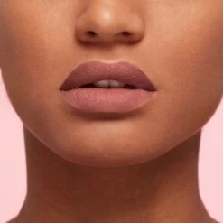 L'Oréal Paris Les Macarons Langhoudende Matte Lipstick - 822 Mon Caramel – Nude – 6,7 Ml 18 L'Oréal Paris Les Macarons Langhoudende Matte Lipstick - 822 Mon Caramel – Nude – 6,7 Ml -Cosmeticawinkel 1200x1200 105