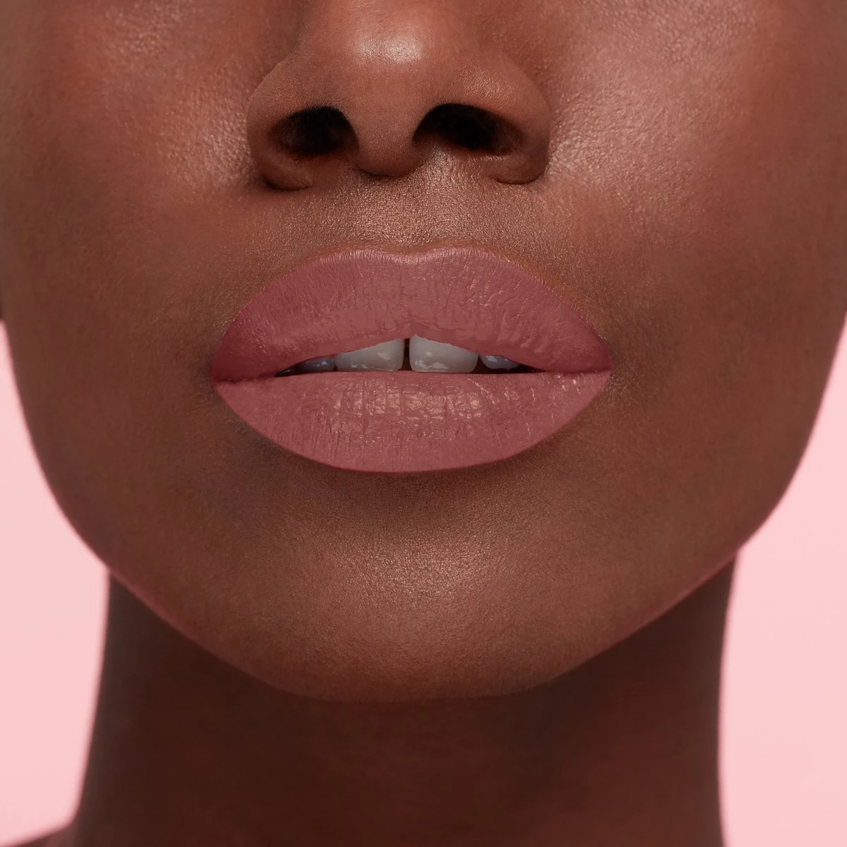 L'Oréal Paris Les Macarons Langhoudende Matte Lipstick - 822 Mon Caramel – Nude – 6,7 Ml 7 L'Oréal Paris Les Macarons Langhoudende Matte Lipstick - 822 Mon Caramel – Nude – 6,7 Ml - Afbeelding 5