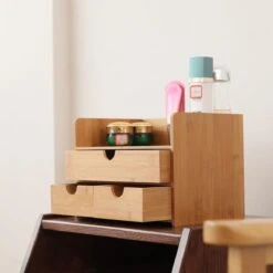 Merkloos Decopatent® Luxe Make-up Organizer Met 3 Lades - Cosmetica Organizer Make Up Met Schuiflade Bamboe Hout - Cosmeticahouder - Toren 16 Merkloos Decopatent® Luxe Make-up Organizer Met 3 Lades - Cosmetica Organizer Make Up Met Schuiflade Bamboe Hout - Cosmeticahouder - Toren -Cosmeticawinkel 1200x1200 1172