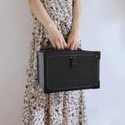 Make Up Koffer- Make Up Organizer- Beautycase -zwart -Make-upkoffer- Multifunctionele Koffer- Make-upkoffer- Sieradenkoffer- Kapperskoffer- Afneembare Schouderriem- Klassieke Zwarte Beautycase -Cosmeticawinkel 1200x1200 1271