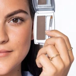 Herome Eye Care Wenkbrauw Poeder Donkerbruin - Compact Brow Powder Dark Brown - Waterproof Verrijkt Met Panthenol - Volumineuze Wenkbrauwen -Cosmeticawinkel 1200x1200 1391