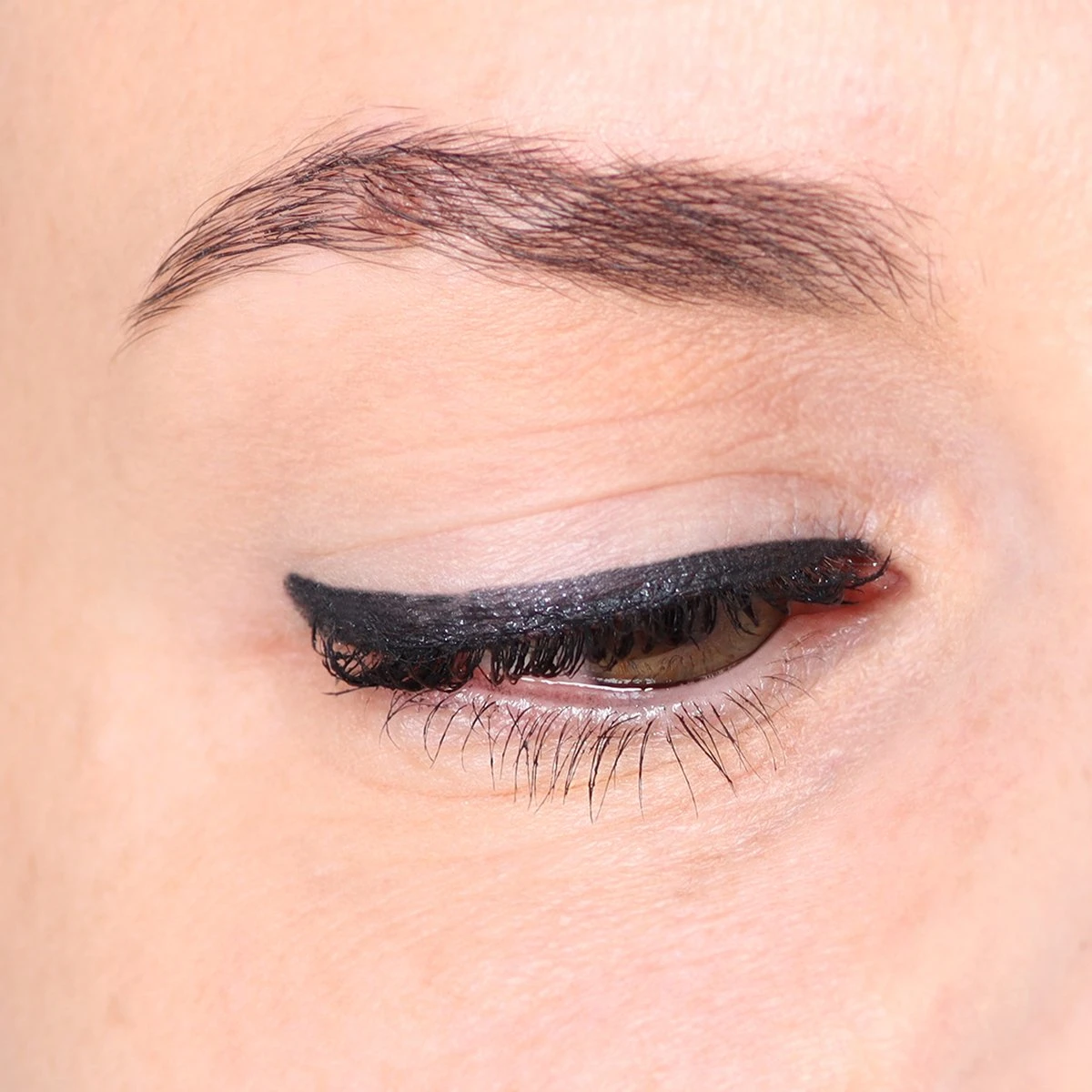 Blèzi® Automatic Eye Pencil 10 Shiny Black - Oogpotlood Zwart Waterproof - Zwart Met Shine 4 Blèzi® Automatic Eye Pencil 10 Shiny Black - Oogpotlood Zwart Waterproof - Zwart Met Shine - Afbeelding 2