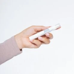 Herome Corrector Pen - Milde Acetonvrije Nagellakremover In Een Handige Stift - 3ml. 9 Herome Corrector Pen - Milde Acetonvrije Nagellakremover In Een Handige Stift - 3ml. -Cosmeticawinkel 1200x1200 715