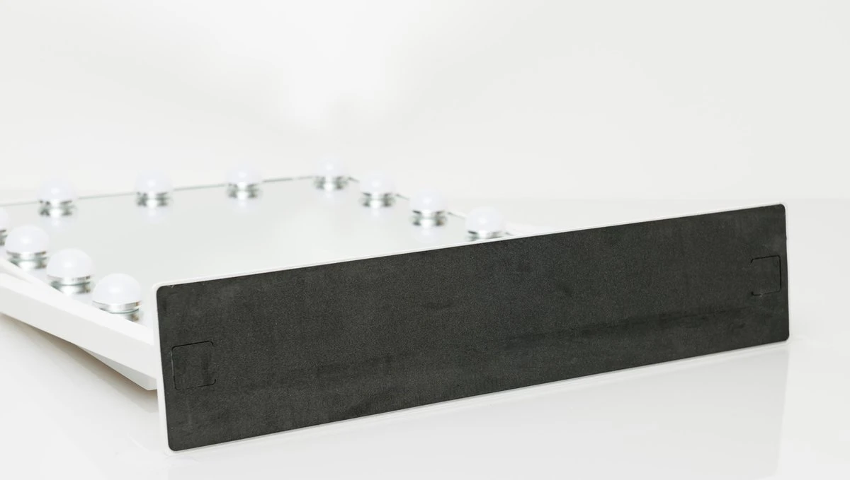 United Entertainment - Hollywood Spiegel Met 12 LEDs - 36x47,5 Cm - Wit 9 United Entertainment - Hollywood Spiegel Met 12 LEDs - 36x47,5 Cm - Wit - Afbeelding 7