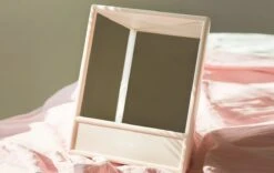 MRMR - The Non-reversing Mirror - Zonder Links & Rechts Gespiegeld - Make Up Spiegel -Cosmeticawinkel 1200x757 5