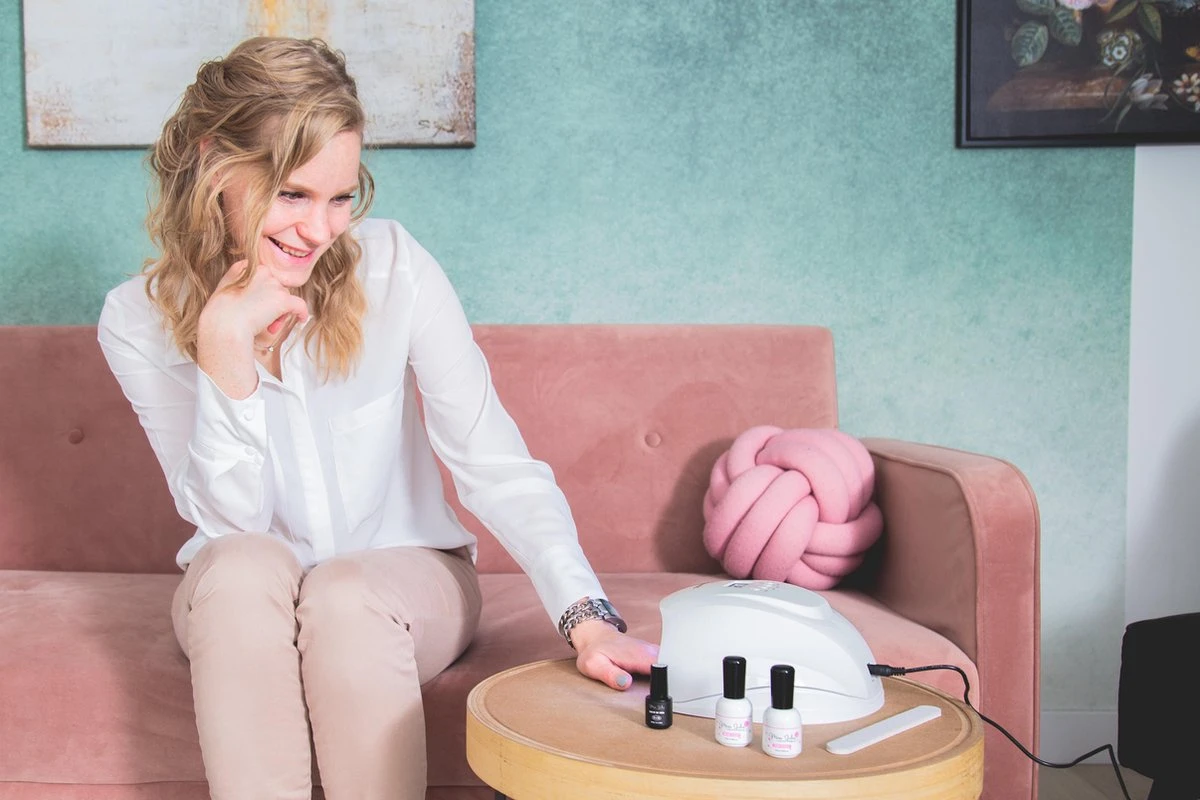 Miss Jules - 6-Delige Gellak Starterspakket - Nagellak - Kleur Paars, Roze & Glitter - Glanzend & Dekkend Resultaat 9 Miss Jules - 6-Delige Gellak Starterspakket - Nagellak - Kleur Paars, Roze & Glitter - Glanzend & Dekkend Resultaat - Afbeelding 7