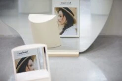 MRMR - The Non-reversing Mirror - Zonder Links & Rechts Gespiegeld - Make Up Spiegel -Cosmeticawinkel 1200x800 22