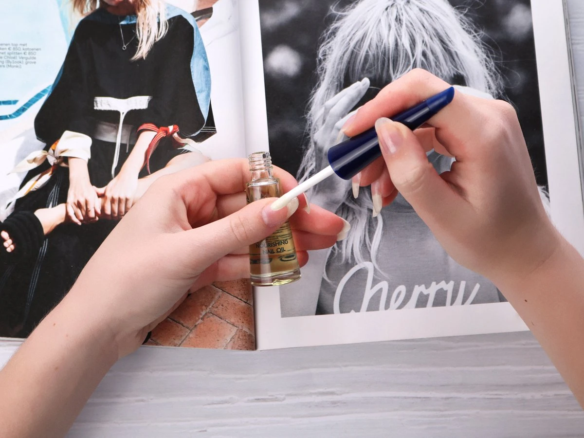 Herome Combi-Pack Voedende Nagelolie & Ridge Filling Base Coat (Nourishing Nail Oil & Ridge Filling Base Coat) - Herstelt Nagels, Maakt De Nagels Veerkrachtig & Vult Oneffenheden Op. Maakt De Nagel Egaal En Glad - 2*10ml. 8 Herome Combi-Pack Voedende Nagelolie & Ridge Filling Base Coat (Nourishing Nail Oil & Ridge Filling Base Coat) - Herstelt Nagels, Maakt De Nagels Veerkrachtig & Vult Oneffenheden Op. Maakt De Nagel Egaal En Glad - 2*10ml. - Afbeelding 6