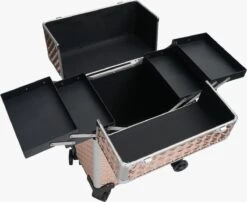 Koffer Gouden Kleur | Beautycase / Beautykoffer / Trolley Van Aluminium - 8 Wielen - Kapper Koffer - Tattoo Koffer - Nagel Koffer - Make-up Koffer -Cosmeticawinkel 1200x979 1